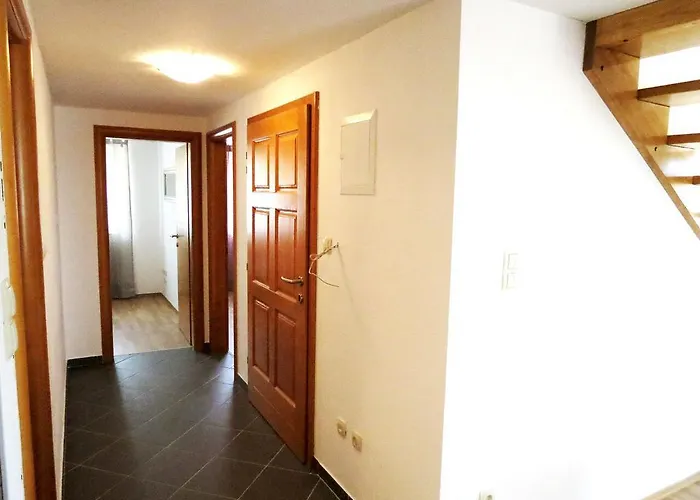Ljubicic * Podstrana