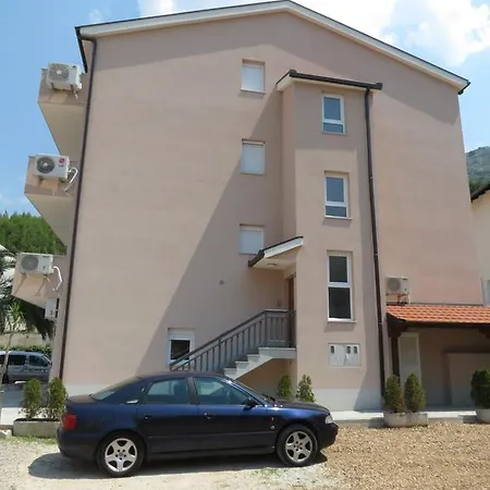 Ljubicic * Podstrana