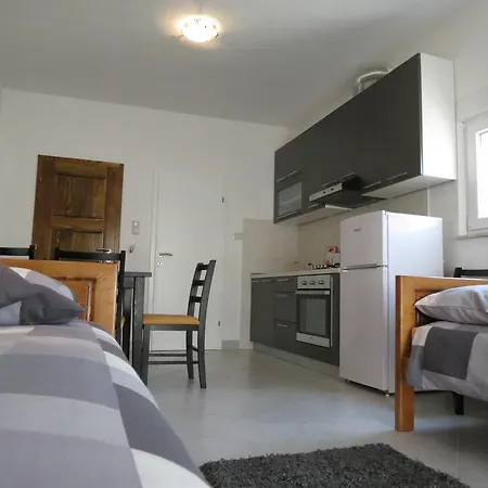 Ljubicic Apartment Podstrana