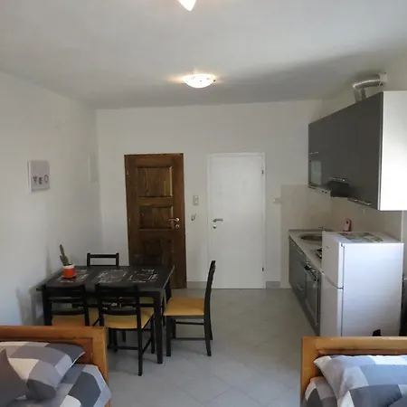 Ljubicic Apartment *