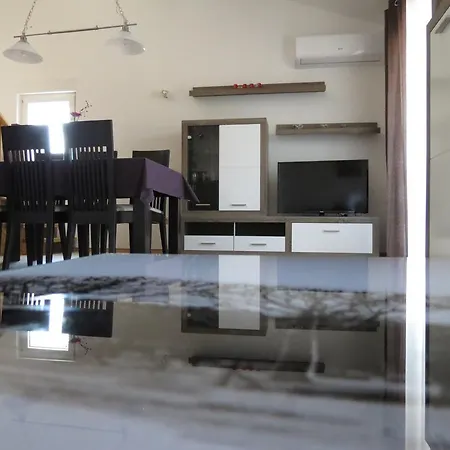 Ljubicic Apartment